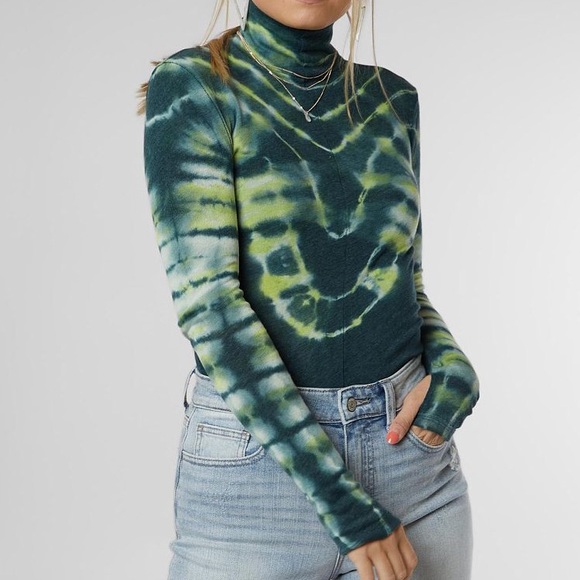 Free People Tops - NWT Free people green psychedelic turtle top XS Free People Tops - NWT Free people green psychedelic turtle top XS